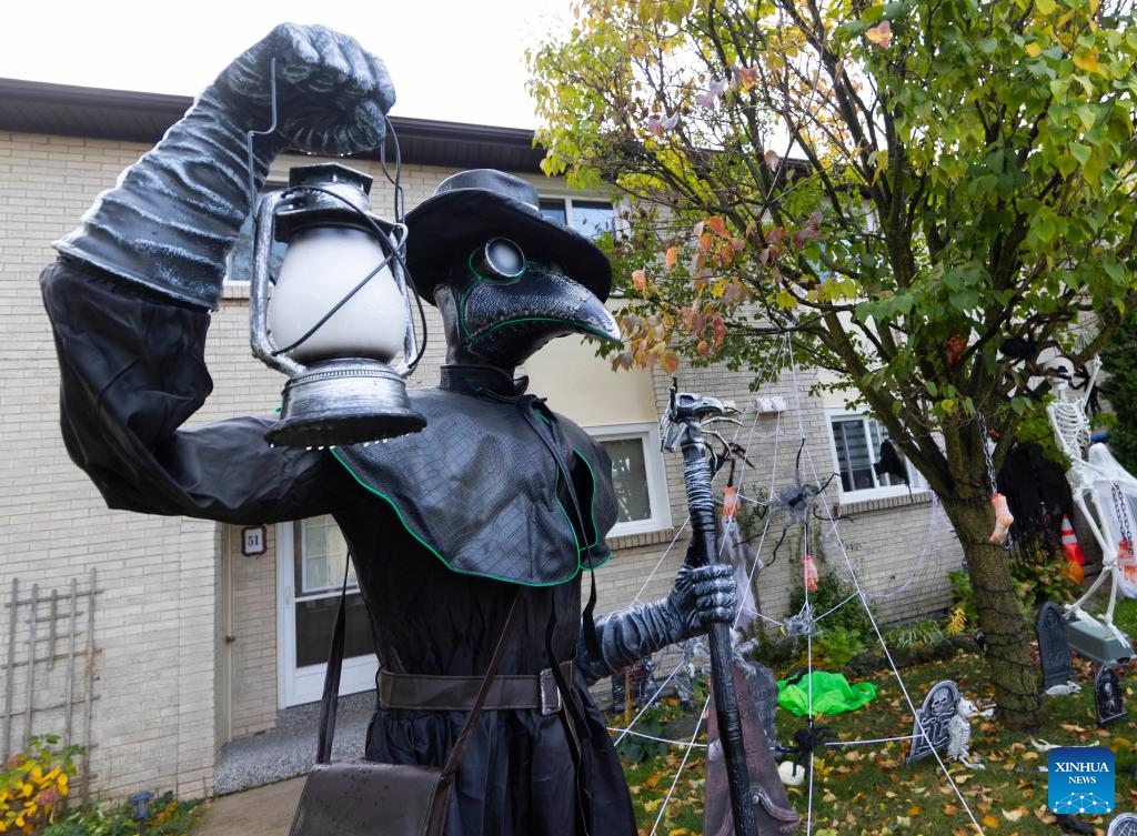 Halloween decorations are seen in front of a house in Oakville, Ontario, Canada, on Oct. 29, 2024. (Photo: Xinhua)