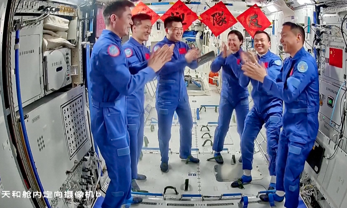 This image captured at Beijing Aerospace Command and Control Center on October 30, 2024, shows a group photo of the crews of Shenzhou-18 and Shenzhou-19 manned spacecrafts. Photo: China Manned Space Agency