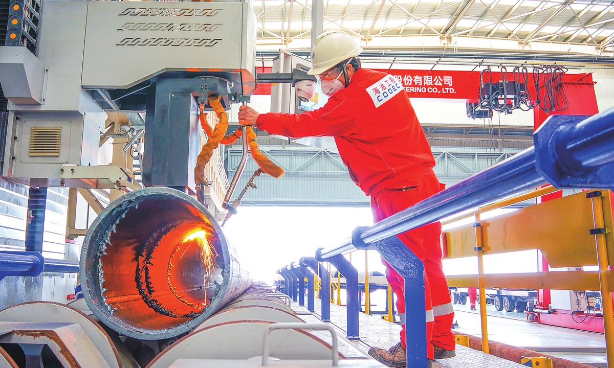 A worker works at an intelligent manufacturing base in North China's Tianjin Municipality on November 1, 2024. China's first intelligent manufacturing base for offshore oil and gas equipment was put into full operation recently. This base focuses on producing offshore oil and gas platforms and high-end offshore products, according to the Xinhua News Agency. Photo: cnsphoto