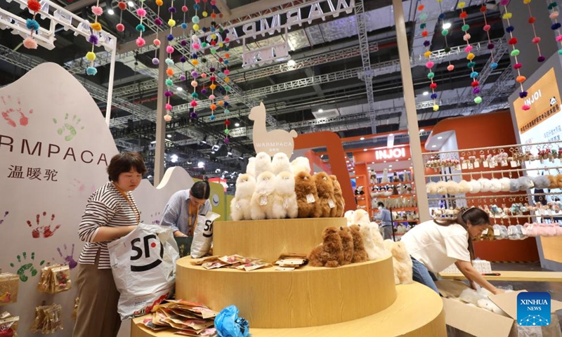 Exhibitors make preparations at the National Exhibition and Convention Center (Shanghai), the main venue for the 7th China International Import Expo (CIIE), in east China's Shanghai, Nov. 2, 2024. Preparations for the 7th CIIE, which is scheduled to take place in Shanghai from Nov. 5 to 10, have entered the final stage. (Photo: Xinhua)