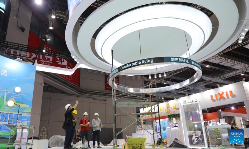 Workers set up exhibition booths for the upcoming 7th China International Import Expo (CIIE) at the National Exhibition and Convention Center (Shanghai), the main venue for the CIIE, in east China's Shanghai, Nov. 2, 2024. Preparations for the 7th CIIE, which is scheduled to take place in Shanghai from Nov. 5 to 10, have entered the final stage. (Photo: Xinhua)