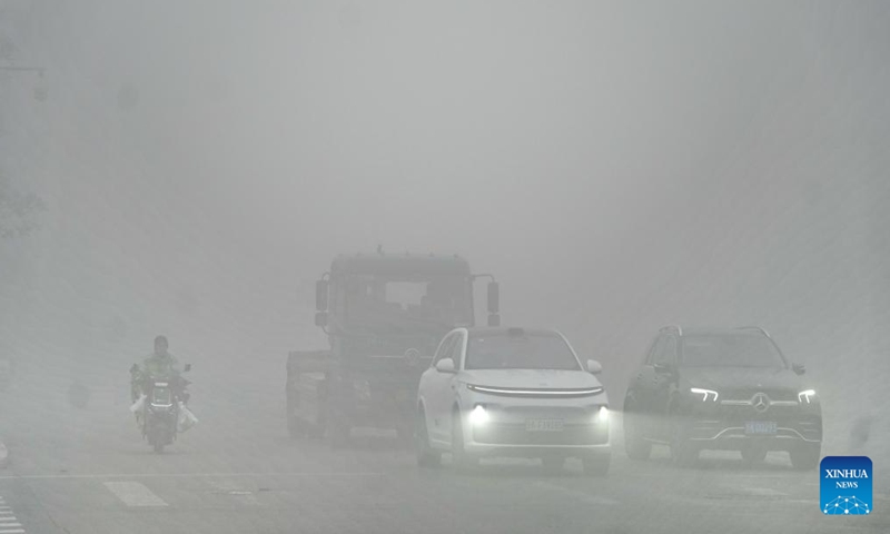 This photo taken on Nov. 2, 2024 shows a view of a street amid fog in Beijing, capital of China. (Photo: Xinhua)