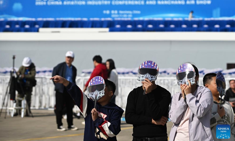 People watch an aerobatic performance during the Nanchang Air Show in Nanchang, east China's Jiangxi Province, Nov. 2, 2024. The 2024 China Aviation Industry Conference and Nanchang Air Show kicked off here on Saturday. (Photo: Xinhua)