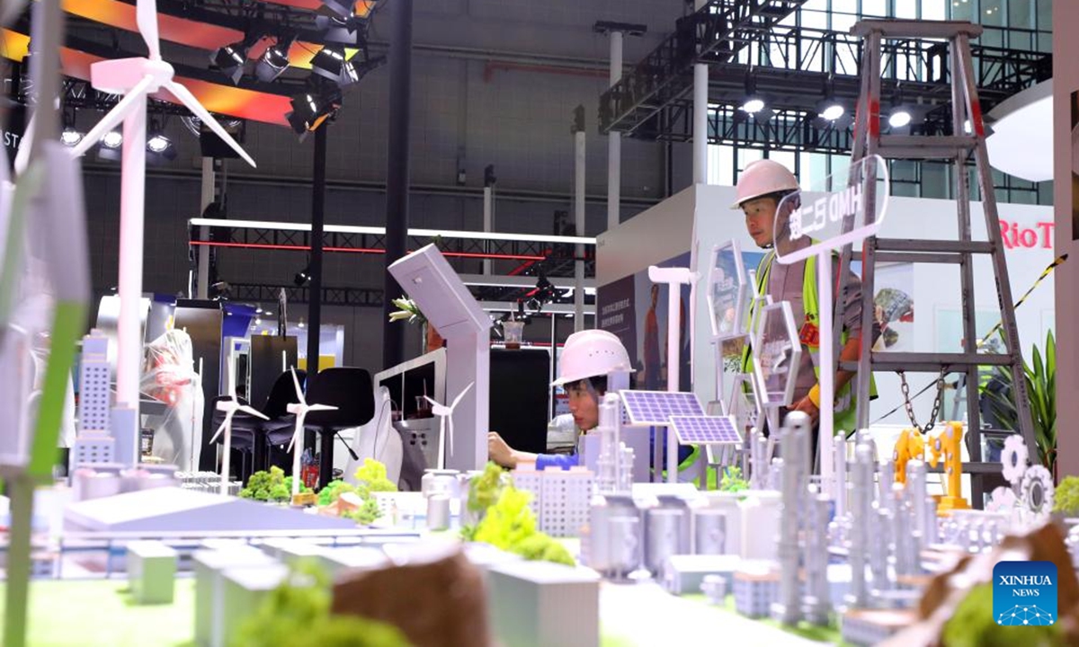 Workers set up exhibition booths for the upcoming 7th China International Import Expo (CIIE) at the National Exhibition and Convention Center (Shanghai), the main venue for the CIIE, in east China's Shanghai, Nov. 2, 2024. Preparations for the 7th CIIE, which is scheduled to take place in Shanghai from Nov. 5 to 10, have entered the final stage. (Photo:Xinhua)