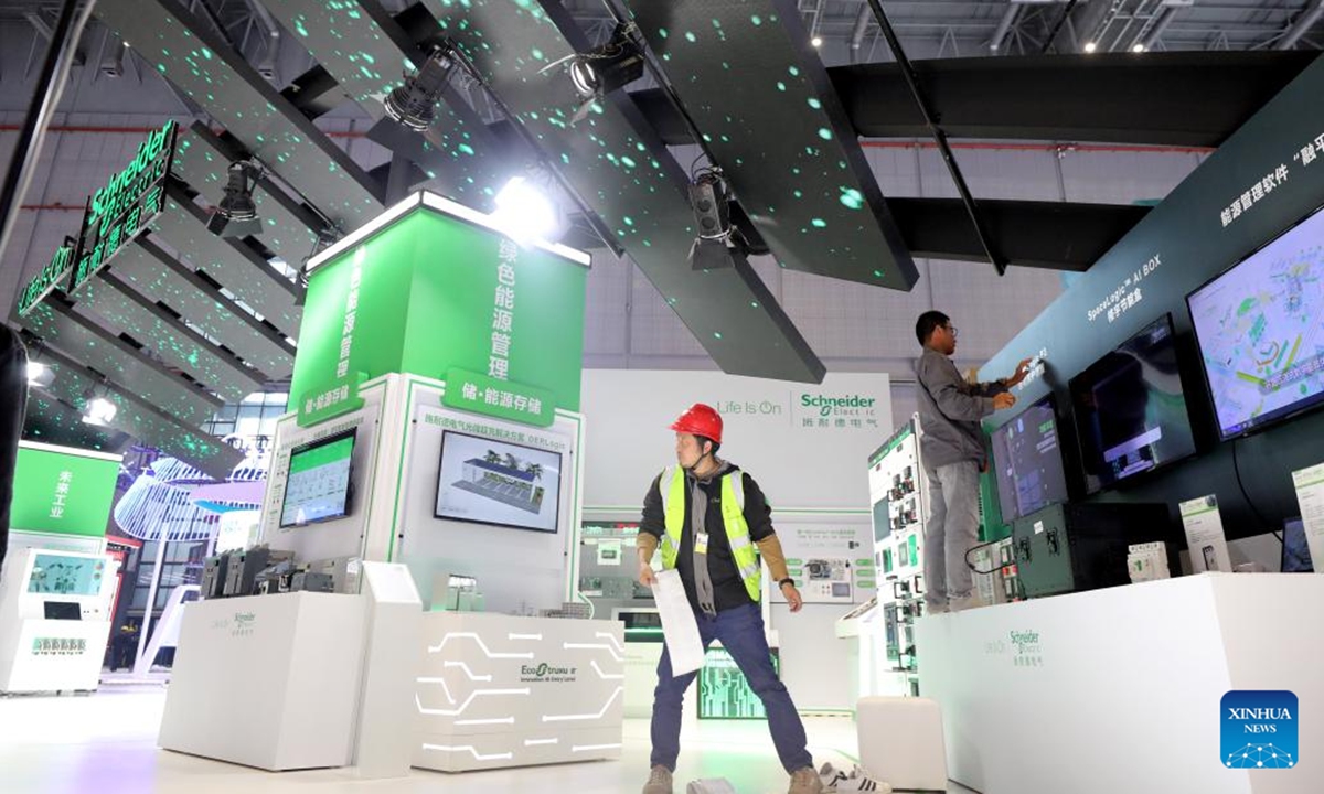 Workers set up exhibition booths for the upcoming 7th China International Import Expo (CIIE) at the National Exhibition and Convention Center (Shanghai), the main venue for the CIIE, in east China's Shanghai, Nov. 2, 2024. Preparations for the 7th CIIE, which is scheduled to take place in Shanghai from Nov. 5 to 10, have entered the final stage. (Photo:Xinhua)