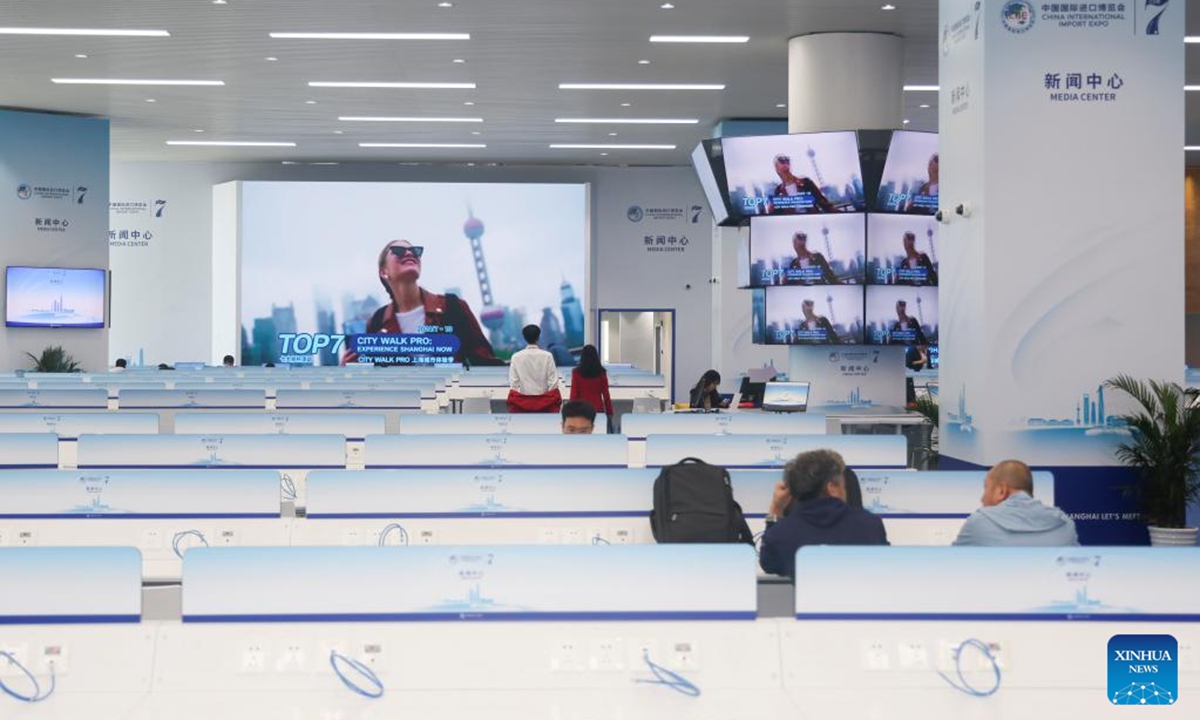 This photo taken on Nov. 3, 2024 shows the public working area at the media center for the 7th China International Import Expo (CIIE) at the National Exhibition and Convention Center (Shanghai) in Shanghai, east China. The media center of the 7th CIIE opened on Sunday to provide services for journalists. (Photo: Xinhua)