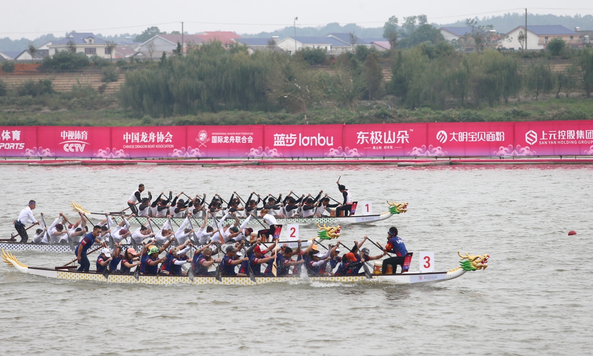 (From top) Dragon boat teams from the Hong Kong Special Administrative Region, Germany and the US compete in the International Dragon Boat Federation World Cup in Miluo, Central China's Hunan Province on October 27, 2024. Photo: Courtesy of the Chinese Dragon Boat Association