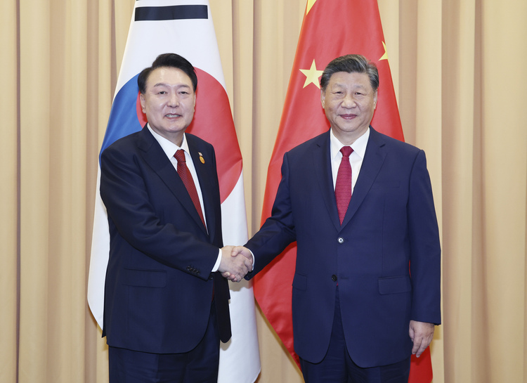 Chinese President Xi Jinping meets with South Korean President Yoon Suk-yeol on the sidelines of the 31st APEC Economic Leaders' Meeting in Lima, Peru, Nov. 15, 2024. (Photo: Xinhua)