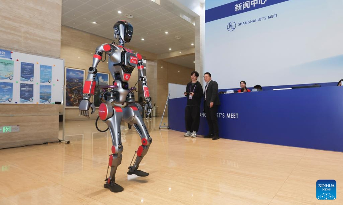 A humanoid robot providing inquiry service is pictured at the media center for the 7th China International Import Expo (CIIE) at the National Exhibition and Convention Center (Shanghai) in Shanghai, east China, Nov. 3, 2024. The media center of the 7th CIIE opened on Sunday to provide services for journalists. (Photo: Xinhua)