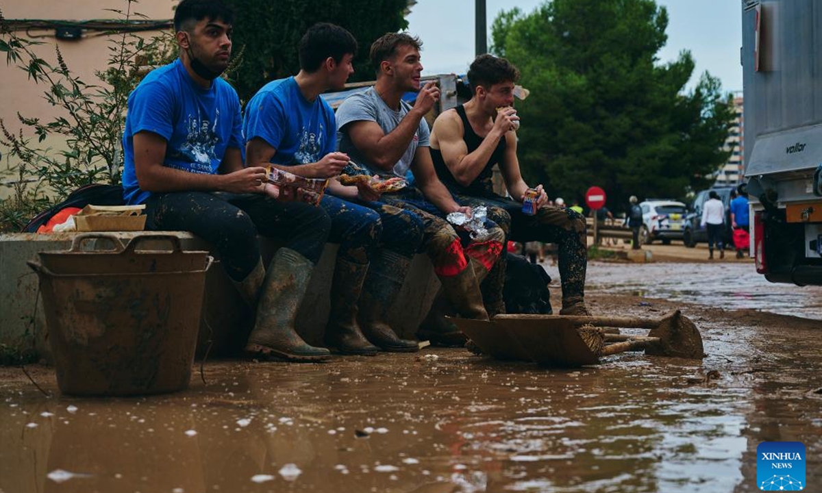 Volunteers have meals in Valencia, Spain, Nov. 3, 2024.

The flash floods that swept through the Spanish regions of Valencia, Castilla-La Mancha, and Andalusia last week have claimed 217 lives as of Sunday, with many still unaccounted for. (Photo: Xinhua)