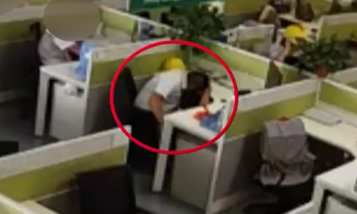 A man in China has won a case after being fired for taking a one-hour nap at his desk following a late-night work shift, earning him 350,000 yuan ($48,000) in compensation. Photo: web