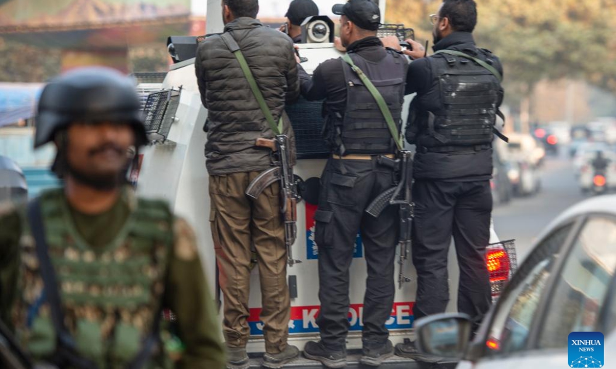 Indian policemen and a paramilitary trooper stand near the site of a grenade blast at a market place in Srinagar, the summer capital of Indian-controlled Kashmir, Nov. 3, 2024. At least six people were injured when suspected militants threw a grenade at a busy market area in Indian-controlled Kashmir's summer capital of Srinagar on Sunday, confirmed a local police official over phone. (Photo: Xinhua)