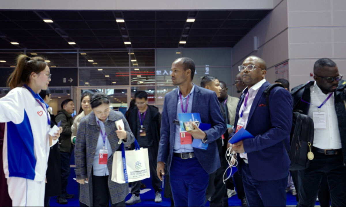 Guests at the exhibition during the conference on November 21, 2024 Photo: GT