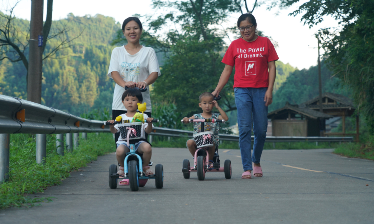 Villagers walk along a road in the Tongping village, Yatunbao town, Tongdao Dong Autonomous county in Central China’s Hunan Province, on July 29, 2020. Photo: VCG 