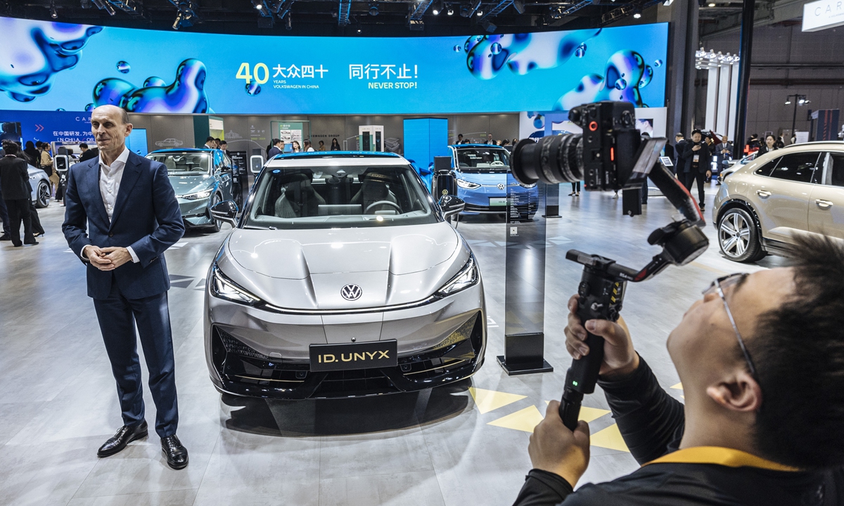 A visitor shoots a video at the Volkswagen booth at the 7th China International Import Expo in Shanghai on November 5, 2024.  A total of 12 auto giants are taking part in the expo, exhibiting products in the autonomous driving sector, the low-altitude economy and new-energy storage. Photo: Li Hao/GT