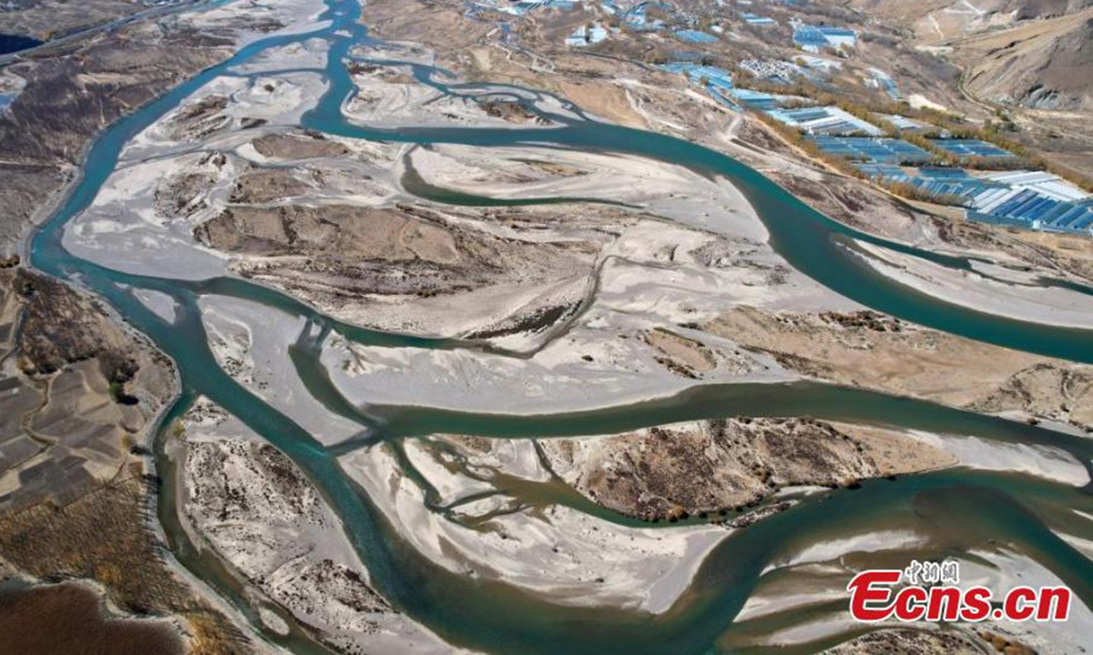 Magnificent landscape of long stretches of the Lhasa River branches in southwest China's Xizang Autonomous Region, Nov. 3, 2024. (Photo: China News Service)