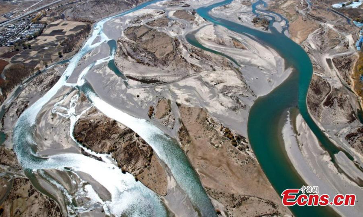 Magnificent landscape of long stretches of the Lhasa River branches in southwest China's Xizang Autonomous Region, Nov. 3, 2024. (Photo: China News Service)