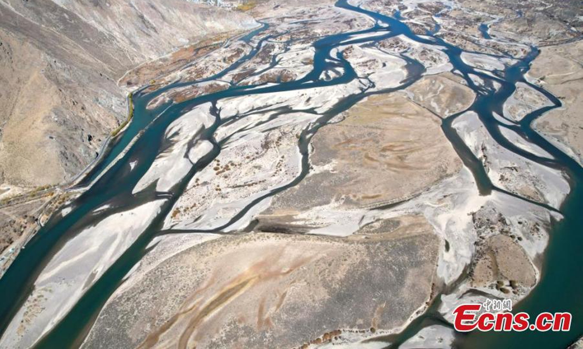 Magnificent landscape of long stretches of the Lhasa River branches in southwest China's Xizang Autonomous Region, Nov. 3, 2024. (Photo: China News Service)