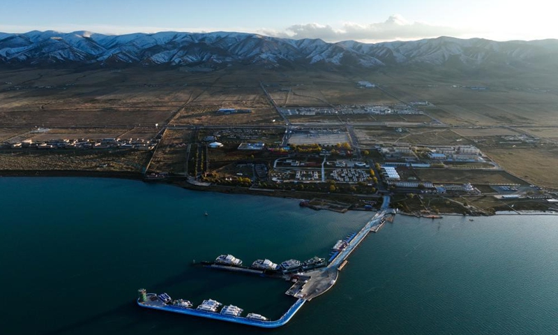 An aerial drone photo taken on Oct. 18, 2024 shows a scenic spot of Qinghai Lake in northwest China's Qinghai Province. (Photo: Xinhua)