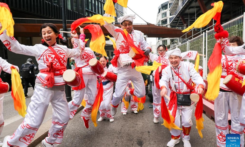 Chinese performers perform waist drum dance during the Lord Mayor's Show in London, Britain, on Nov. 9, 2024. The annual Lord Mayor's Show was held here on Saturday. The City of London elects a new Lord Mayor every year.

Alistair King, the 696th Lord Mayor of London, waved to crowds from his golden carriage along the route. (Xinhua)