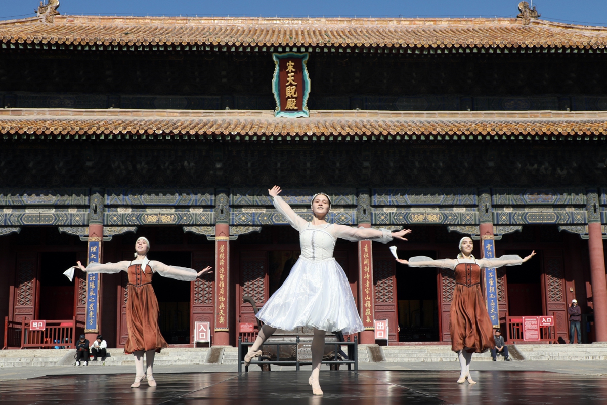 Dancers of Russia's St. Petersburg Star Ballet perform at the Daimiao Temple at the foot of Mount Taishan in Tai'an, East China's Shandong Province on November 6, 2024. Russian dancers and Shandong Bangzi Opera artists gave performances during a cultural exchange event. Photo: VCG