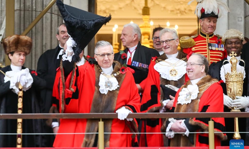 Alastair King (front C), the 696th Lord Mayor of London, waves to crowds during the Lord Mayor's Show in London, Britain, on Nov. 9, 2024. The annual Lord Mayor's Show was held here on Saturday. The City of London elects a new Lord Mayor every year.

Alistair King, the 696th Lord Mayor of London, waved to crowds from his golden carriage along the route. (Xinhua)