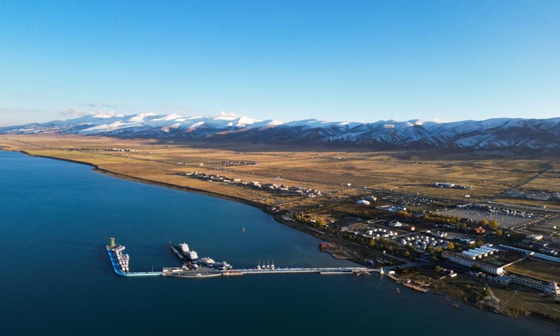 An aerial drone photo taken on Oct. 18, 2024 shows a scenic spot of Qinghai Lake in northwest China's Qinghai Province. (Photo: Xinhua)