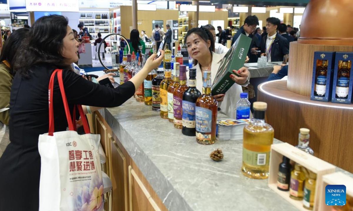 A visitor learns about Irish alcohol during the seventh China International Import Expo (CIIE) in east China's Shanghai, Nov. 6, 2024. Food and agricultural products on display at the ongoing CIIE attracted visitors' attention. (Photo: Xinhua)