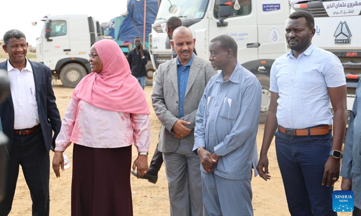 Sudan's humanitarian aid commissioners and government officials launch a humanitarian aid convoy in Port Sudan, Red Sea State, eastern Sudan, on Nov. 6, 2024. The Sudanese government on Wednesday sent a humanitarian aid convoy to three states that host thousands of people displaced from the eastern Gezira region in central Sudan due to the attacks by the paramilitary Rapid Support Forces (RSF).  (Photo: Xinhua)