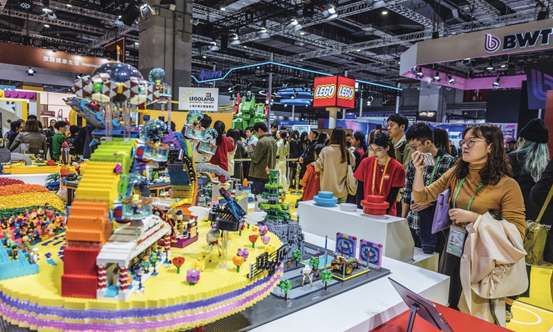 Visitors browse products and take photos at the LEGO booth in the consumer goods exhibition area at the 7th CIIE in Shanghai on November 7, 2024. The exhibition spans over 80,000 square meters, featuring more than 700 companies from more than 70 countries and regions.
Photo: Li Hao/GT