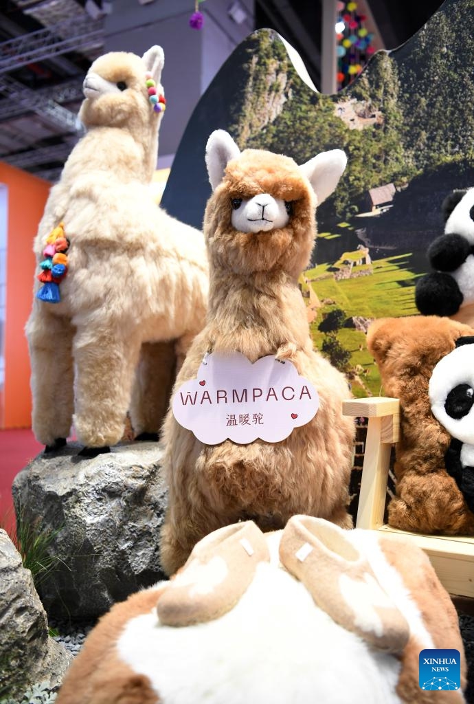 Alpaca toys are on display at the booth of Warmpaca during the seventh China International Import Expo (CIIE) in east China's Shanghai, Nov. 5, 2024.  (Photo: Xinhua)