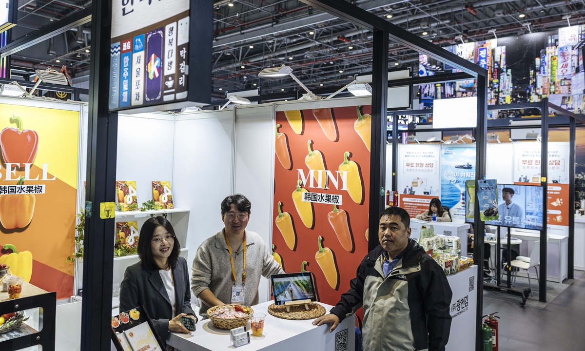 South Korean exhibitors present their products at the 7th China International Import Expo in Shanghai on November 8, 2024. Photo: Li Hao/GT