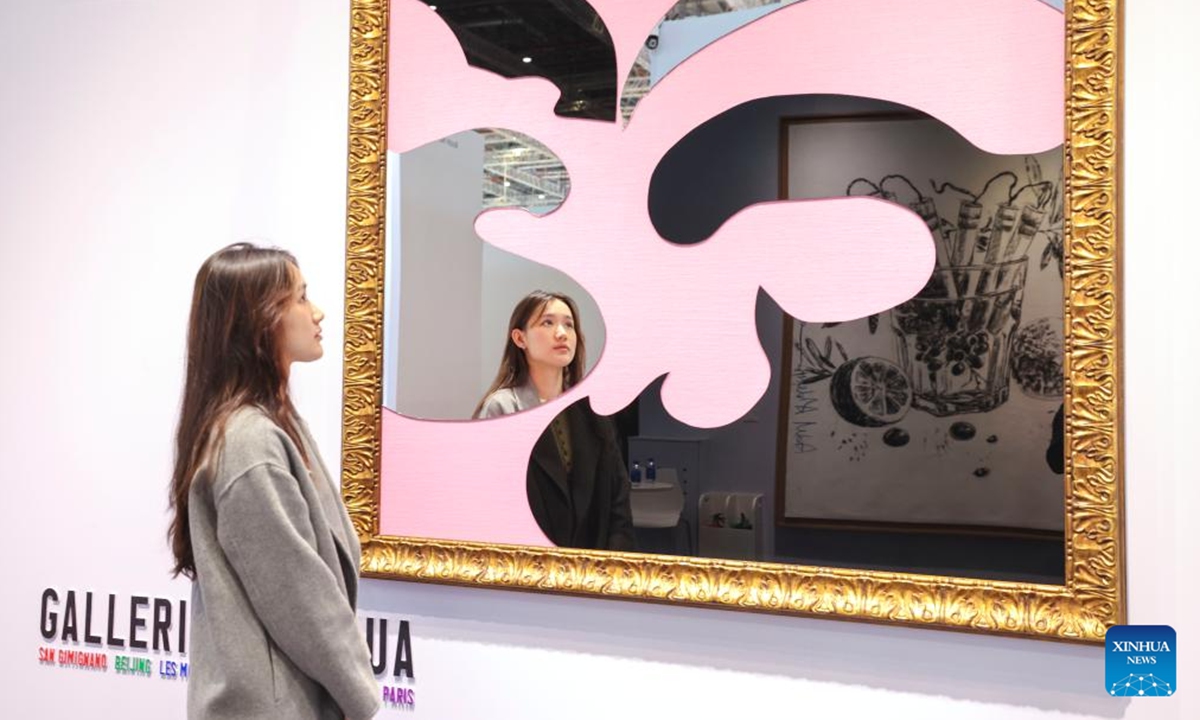 A visitor looks at an artwork at the Antiques and Fine Art exhibition area during the 7th China International Import Expo (CIIE) in east China's Shanghai, Nov. 7, 2024. The Antiques and Fine Art exhibition area has been set up for four consecutive years at CIIE.  (Photo: Xinhua)