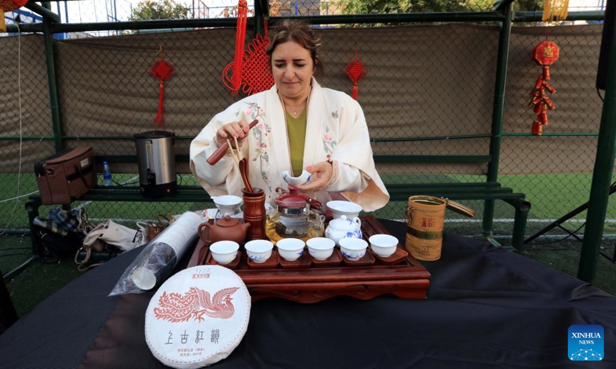 A teacher from TAG Confucius Institute gives tea art performance during a culture event in Amman, Jordan on Nov. 7, 2024. A cultural event organized by the TAG Confucius Institute in Jordan was held in Amman on Thursday, providing Chinese cultural experience activities for teachers and students.  (Photo: Xinhua)