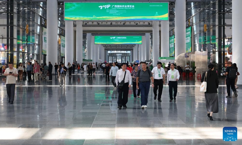 People visit the 2024 Guangxi International Agricultural Expo in Nanning, south China's Guangxi Zhuang Autonomous Region, Nov. 8, 2024. The 2024 Guangxi International Agricultural Expo kicked off here on Friday and will last till Nov. 10.
Covering an area of approximately 67,000 square meters, the exhibition attracted nearly 2,000 enterprises to participate. (Photo: Xinhua)