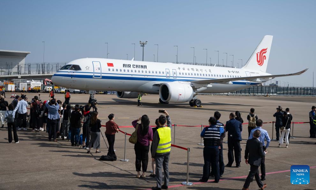 Journalists take photos of a C919 aircraft at Macao International Airport in Macao, south China, Nov. 7, 2024. Air China's B-919Y aircraft completed a flight to the Macao Special Administrative Region (SAR) on Thursday, marking the first visit of China's homegrown C919 jetliner to Macao, as well as the inaugural flight since the delivery of the B-919Y aircraft.  (Photo: Xinhua)