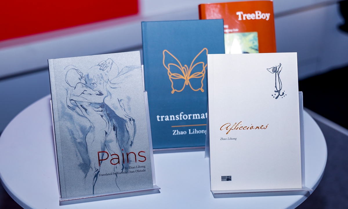 Books of Chinese poet Zhao Lihong are displayed at the Santiago International Book Fair in Chile.  Photo: Courtesy of China National Publications Import and Export Co, Ltd