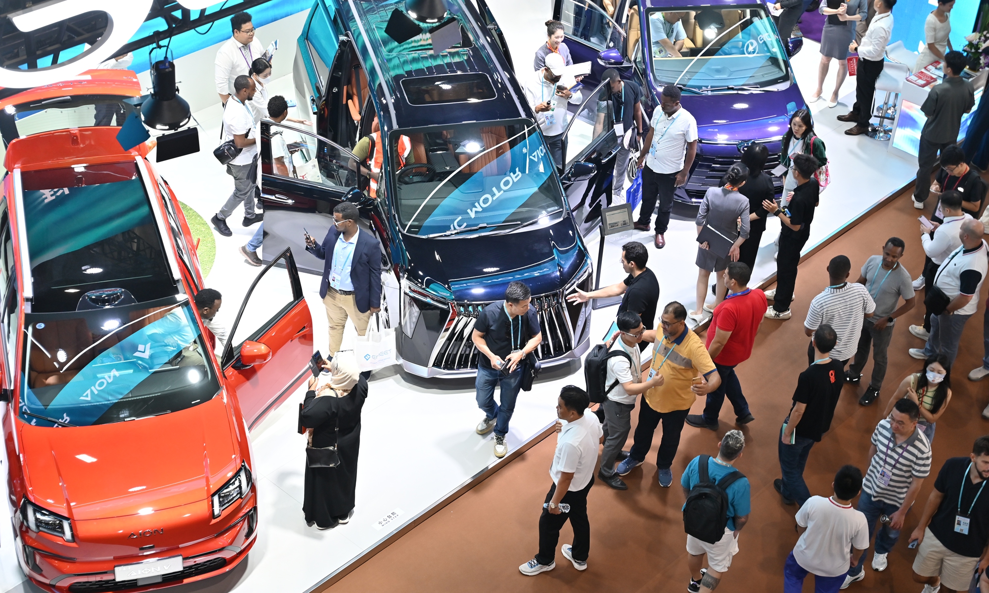 People examine new energy vehicles at the 136th Canton Fair in Guangzhou, South China's Guangdong Province, on November 4, 2024. Photo: VCG