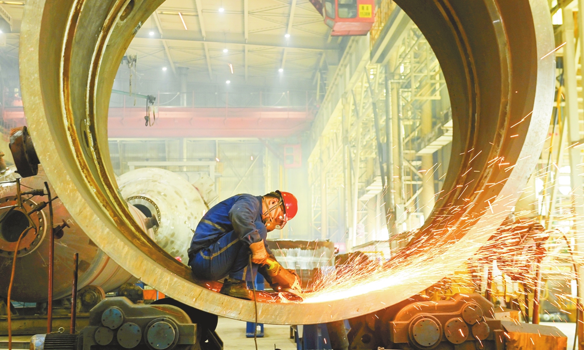 A construction worker builds petrochemical equipment at a factory in Qingdao, East China's Shandong Province on October 31, 2024. Photo: VCG 