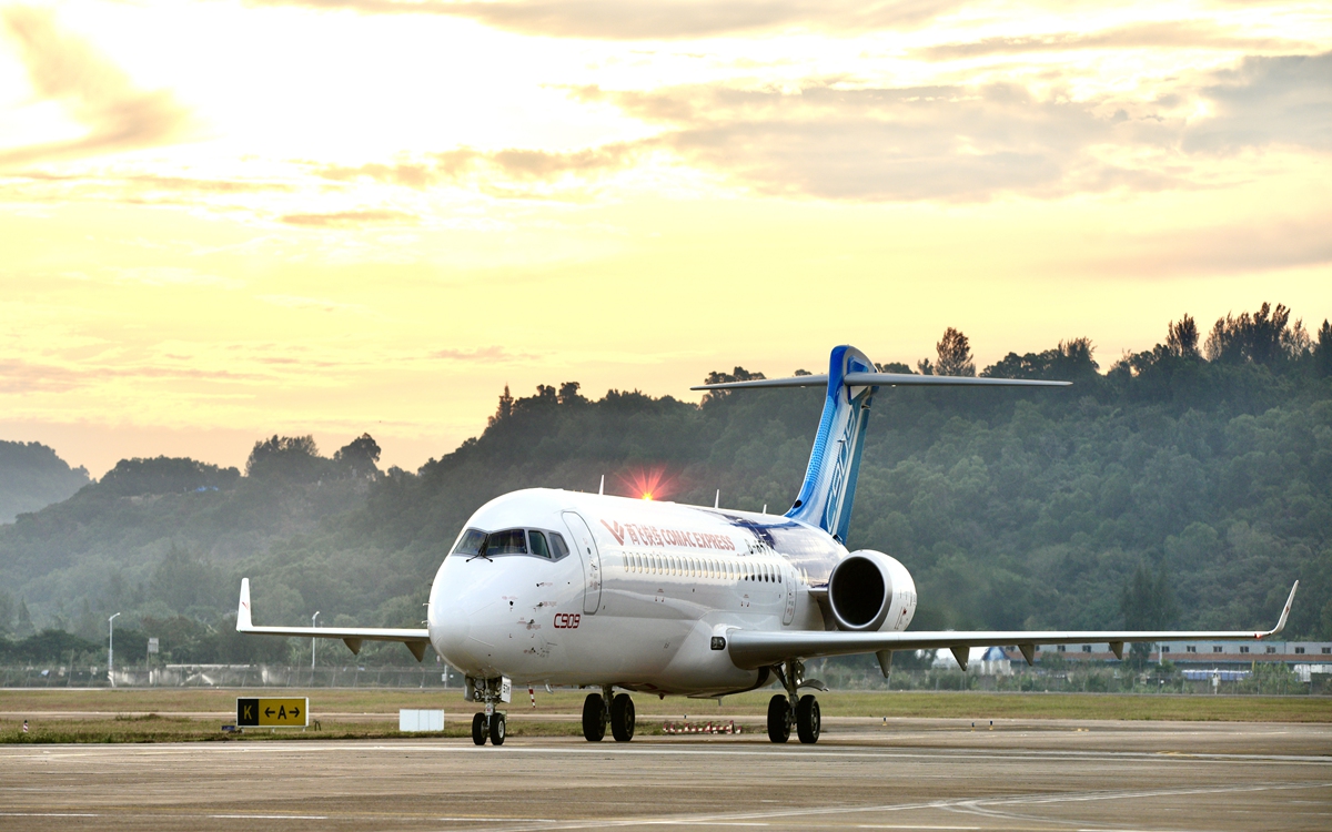 The displayed C909 aircraft at the ongoing the 15th China International Aerospace Expo in Zhuhai, South China's Guangdong Province on November 12, 2024 Photo: Courtesy of COMAC 