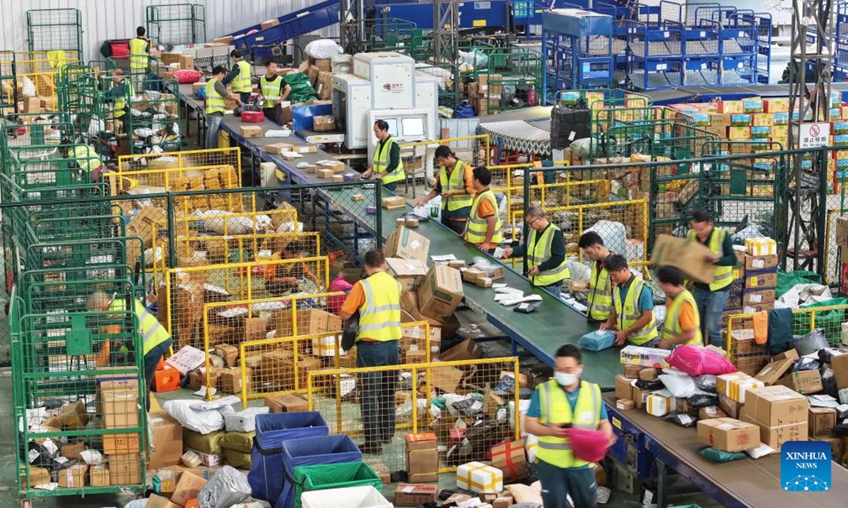 Staff members sort packages at a logistic center of Zaozhuang branch of China Post in Zaozhuang City, east China's Shandong Province, Nov. 11, 2024. Manufacturers, e-commerce platforms and logistics companies across the country are busy coping with customer's demand during China's annual Double 11 shopping festival. (Photo: Xinhua)