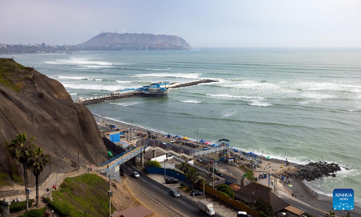 This photo shows the coastline at the Park of Love in Lima, Peru, Nov. 6, 2024.

Lima, the capital and largest city of Peru, is the political, economic and cultural center of the country. It is composed of the historical section and the emerging section, while the former has been listed as a world cultural heritage thanks to the numerous relic sites there. (Photo: Xinhua)