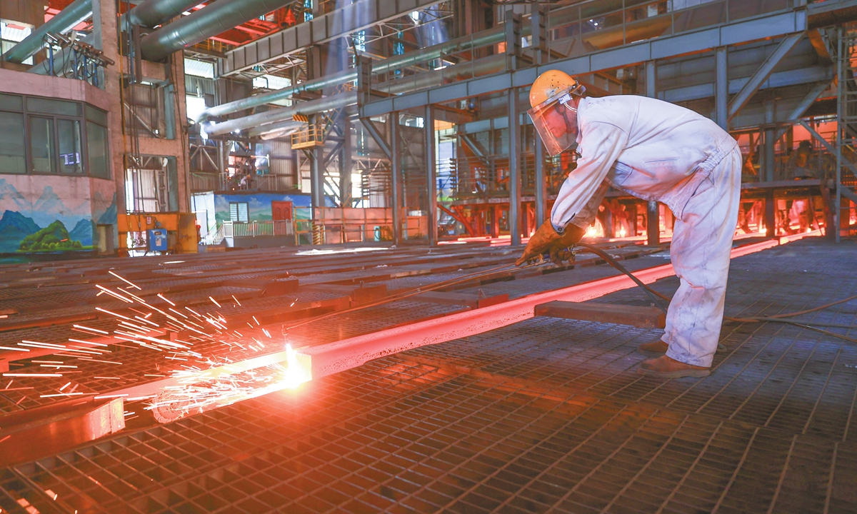 A worker at a steel company in Lianyungang, East China's Jiangsu Province, is busy on the production line on November 13, 2024. Since the start of the fourth quarter, businesses across Lianyungang have entered a 