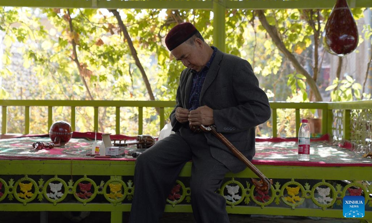 Nurdun Esmayil makes rewap, a folk musical instrument, in his courtyard in Xinhe County, northwest China's Xinjiang Uygur Autonomous Region, Oct. 15, 2024.   (Photo: Xinhua)