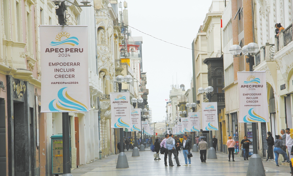 Signs of the 2024 APEC Economic Leaders' Meeting on the street of Lima, Peru on November 13, 2024. Photo: Wang Qi/GT