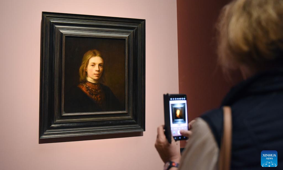 A visitor takes photos of a Hoogstraten's painting work at Art History Museum Vienna, Austria, Nov. 13, 2024. A special exhibition named Rembrandt-Hoogstraten: Colour and Illusion is held here from Oct. 8, 2024 to Jan. 12, 2025.   (Photo: Xinhua)