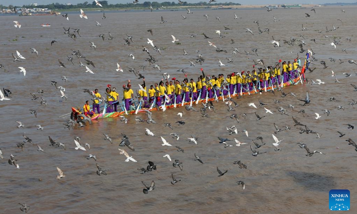 Contestants race their boats during the Water Festival in the Tonle Sap River in Phnom Penh, Cambodia on Nov. 14, 2024. Cambodia began on Thursday to celebrate the annual Water Festival with thrilling dragon boat races, attracting tens of thousands of spectators from across the country. The festival is one of the most joyful festivals in the Southeast Asian country, and boat races are the centerpiece of the three-day festival, which will last till Saturday.  (Photo: Xinhua)