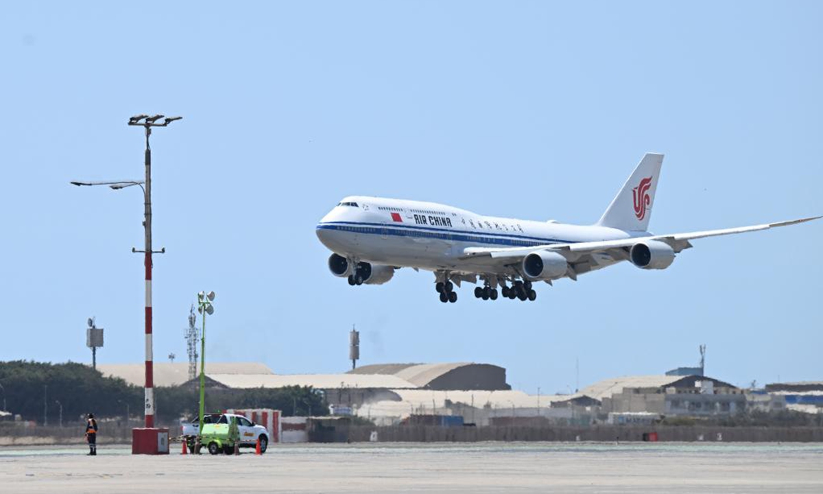 Chinese President Xi Jinping arrives in Lima for a state visit to Peru and the 31st APEC Economic Leaders' Meeting, Nov. 14, 2024. (Photo: Xinhua)