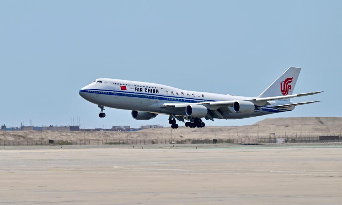 Chinese President Xi Jinping arrives in Lima for a state visit to Peru and the 31st APEC Economic Leaders' Meeting, Nov. 14, 2024. (Photo: Xinhua)