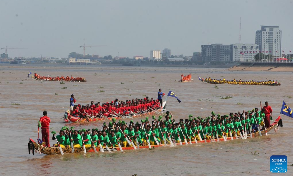 Contestants race their boats during the Water Festival in the Tonle Sap River in Phnom Penh, Cambodia on Nov. 14, 2024. Cambodia began on Thursday to celebrate the annual Water Festival with thrilling dragon boat races, attracting tens of thousands of spectators from across the country. The festival is one of the most joyful festivals in the Southeast Asian country, and boat races are the centerpiece of the three-day festival, which will last till Saturday.  (Photo: Xinhua)